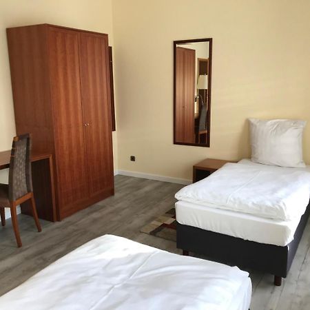 Hotel & Restaurant "Zur Linde" Spergau Екстер'єр фото