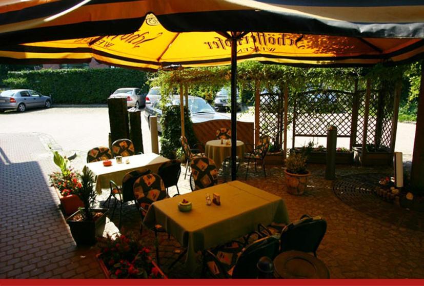 Hotel & Restaurant "Zur Linde" Spergau Екстер'єр фото