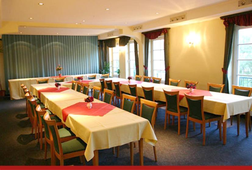 Hotel & Restaurant "Zur Linde" Spergau Екстер'єр фото